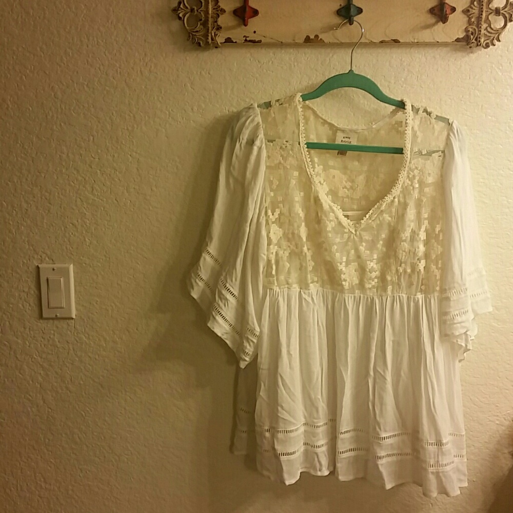 Knox Rose flowy white top
